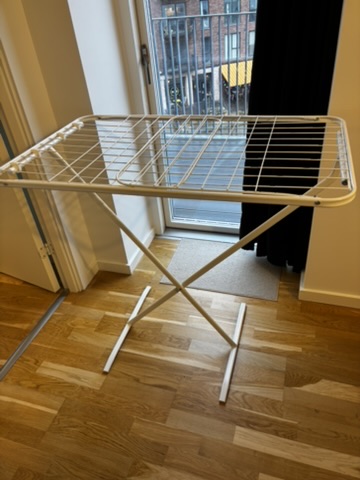 Foldable clothes drying rack